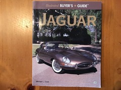 Illustrated Jaguar Buyer’s Guide (Illustrated Buyer’s Guide)